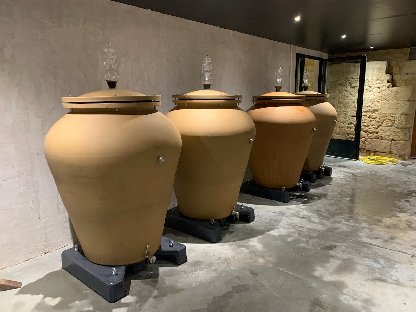 l’élevage du vin en amphore : une tradition millénaire remise au goût du jour